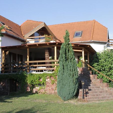 Voeroesko Apartmanhaz Révfülöp Екстериор снимка