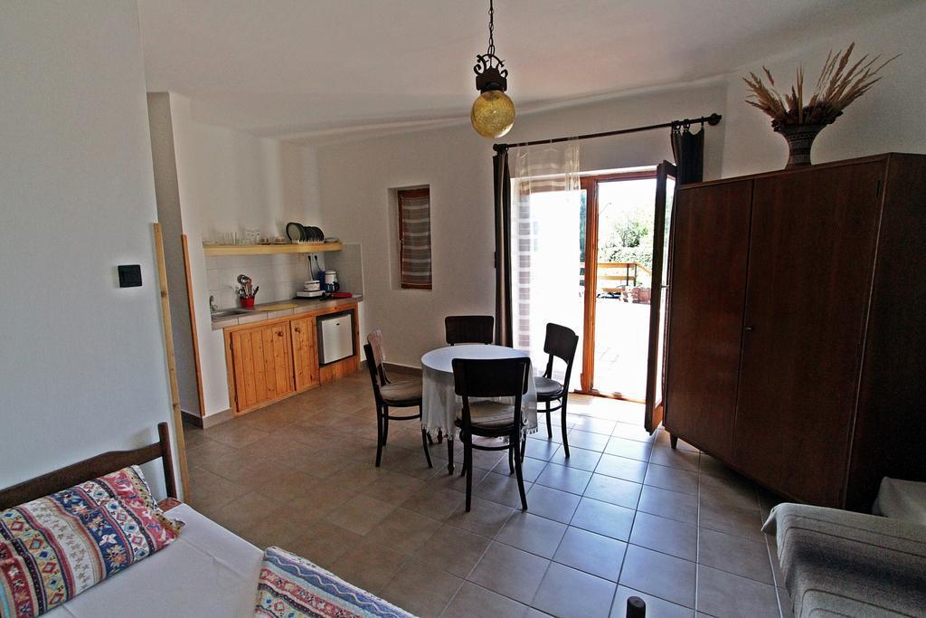 Voeroesko Apartmanhaz Révfülöp Стая снимка