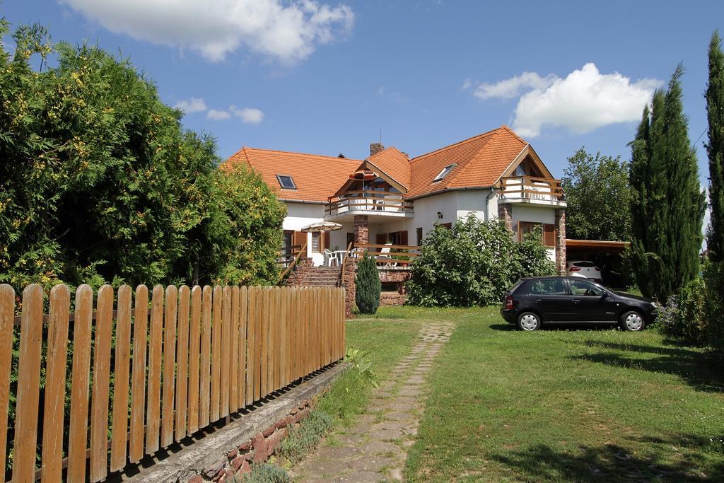 Voeroesko Apartmanhaz Révfülöp Екстериор снимка