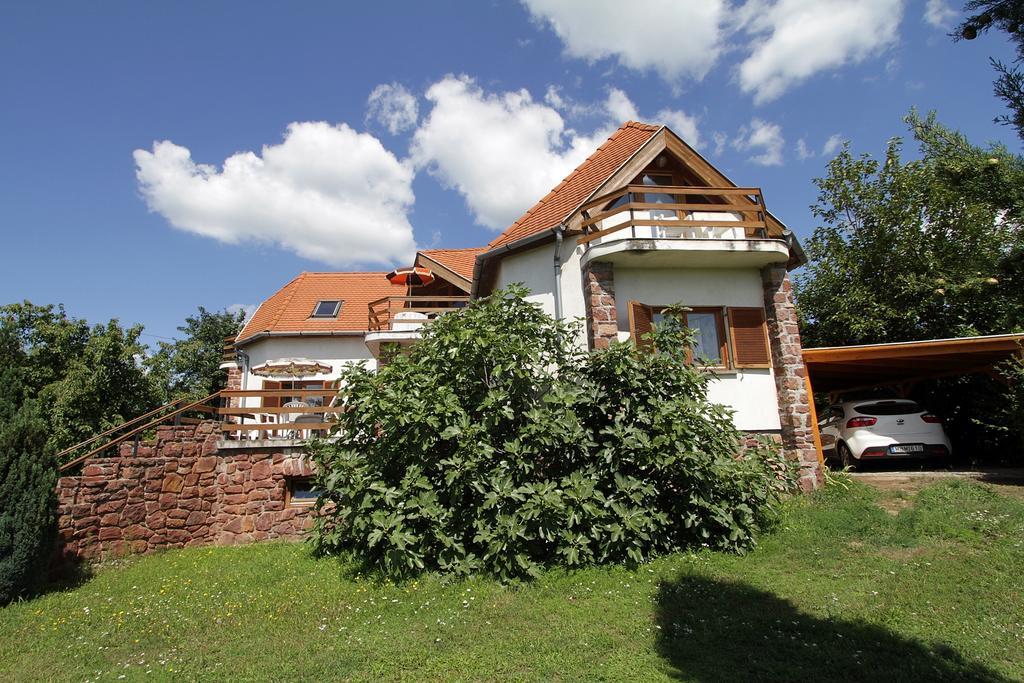 Voeroesko Apartmanhaz Révfülöp Екстериор снимка